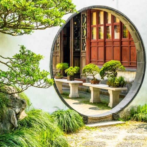 Ronde deur in Humble Administration Garden, Chinese klassieke tuin in Suzhou
