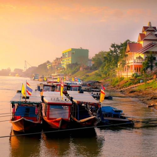 Boten op Mekong bij Gouden Driehoek