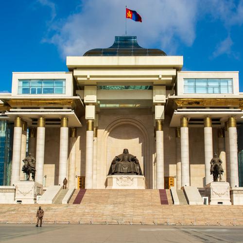Standbeeld Dzjengis Khan op het Sukhbaatar plein, Ulaanbaatar, Mongolië