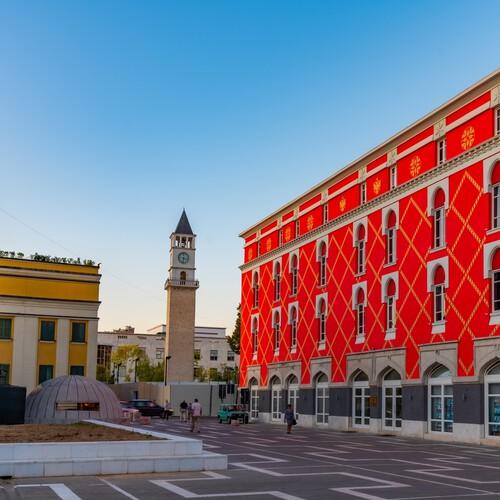 Bunker en Clock Tower in Tirana
