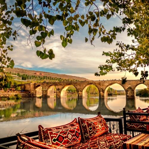 Ongözlü Brug (Tienbogenbrug)