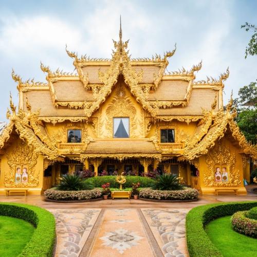 Het duurste openbaar toilet van Thailand bij De Witte Tempel