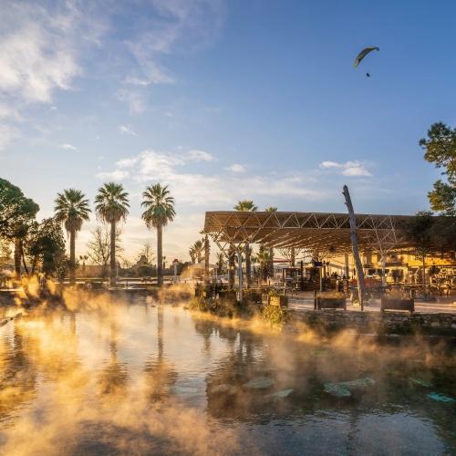 Cleopatra’s Pool: een warmwaterbad vol Romeinse zuilen