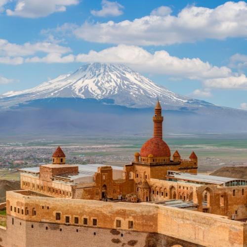Doğubeyazıt, İshak Paşa paleis, uitzicht op Ararat