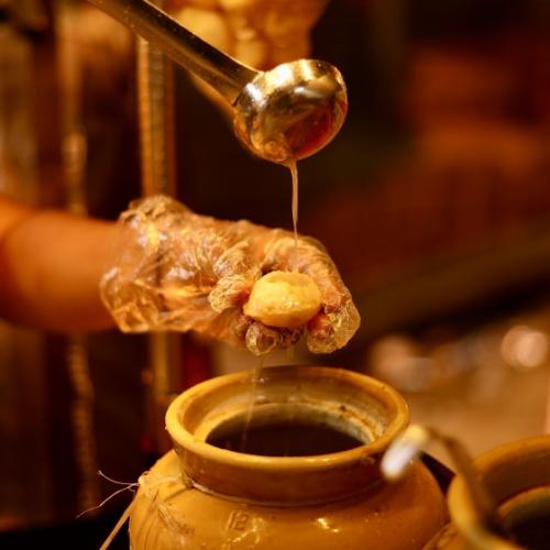 Streetfood in India genaamd Panipuri