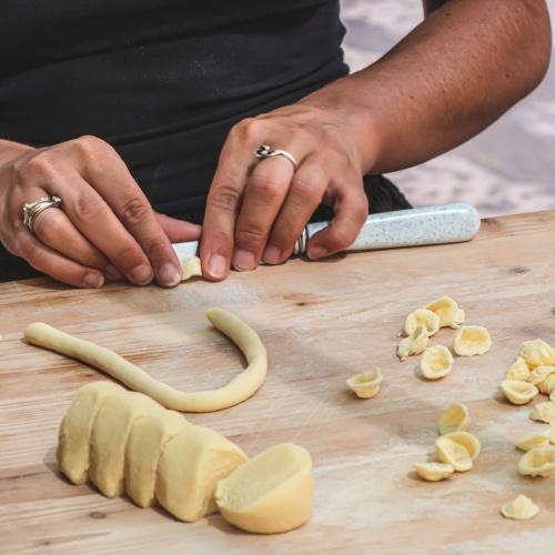 Traditionele orecchiette pasta uit Puglia