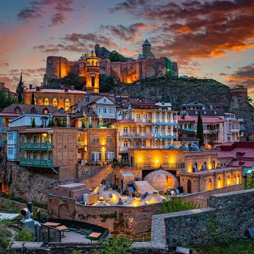 Tbilisi, met het Narikala-fort op de achtergrond