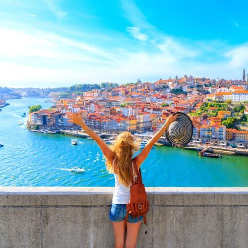 Porto, vrouw bij rivier