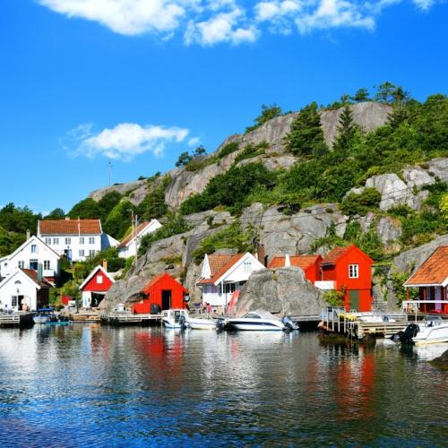 Kristiansand, rode vissershuizen aan het water