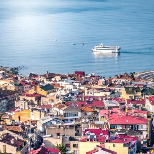 Trabzon met de Zwarte Zee op de achtergrond