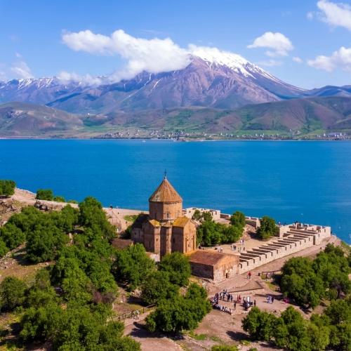 De Armeense Heilige Kruiskerk op het Akdamar-eiland, Van Meer