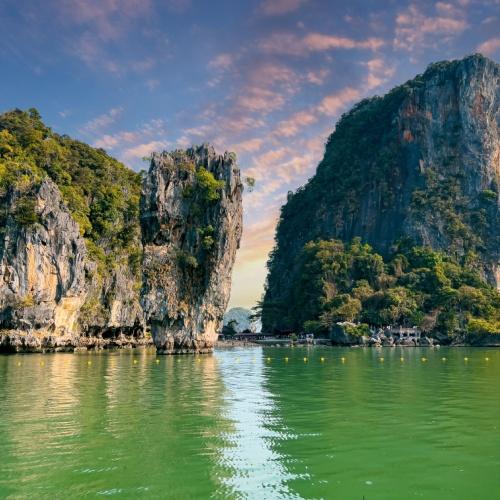 De baai van Phang Nga