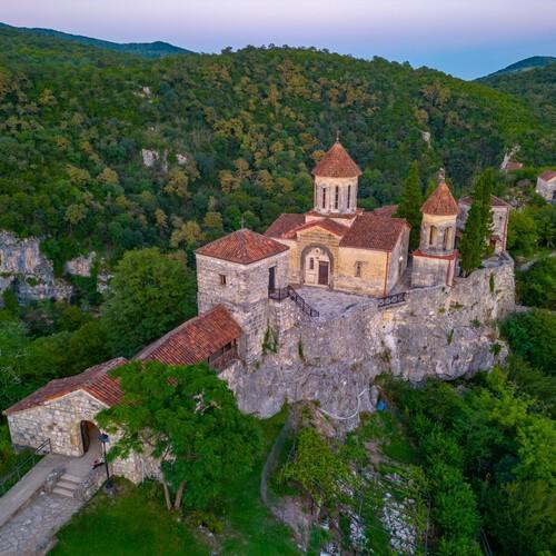 Motsameta-klooster nabij Kutaisi, Georgië