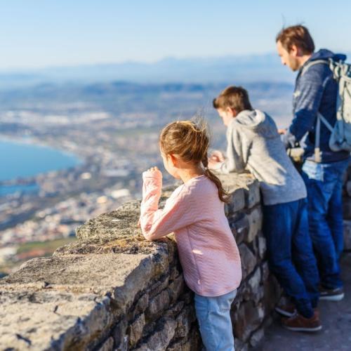 Uitzicht vanaf Tafelberg met gezin