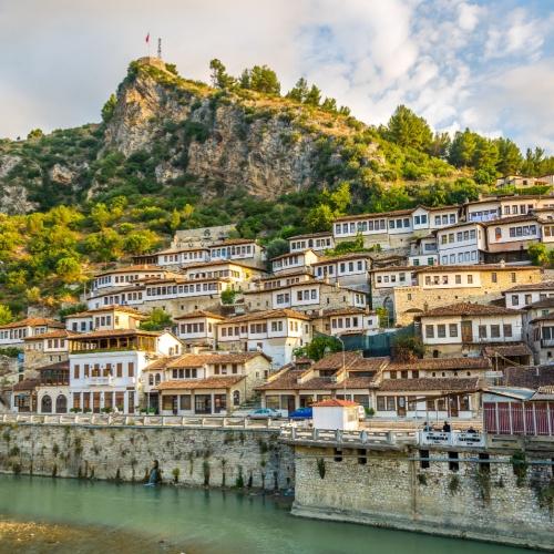 Berat, Stad van de duizend vensters