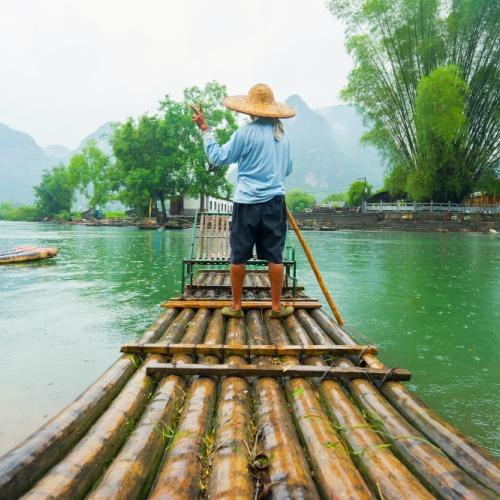 Traditioneel bamboevlot in Yangshuo