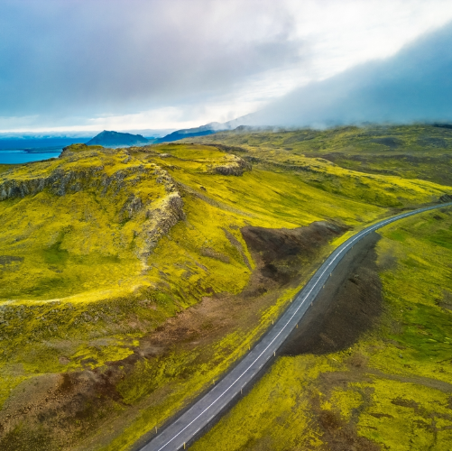 Luchtfoto van een weg in Snæfellsjökull Nationaal Park
